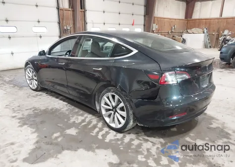 2018 Tesla Model 3 Long Range/Performance z USA, uszkodzony, nr VIN 5YJ3E1EB4JF110048